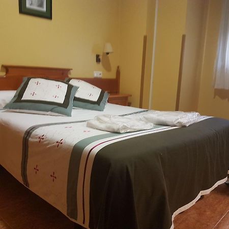 Hostal Los Nogales Cangas De Narcea Ngoại thất bức ảnh