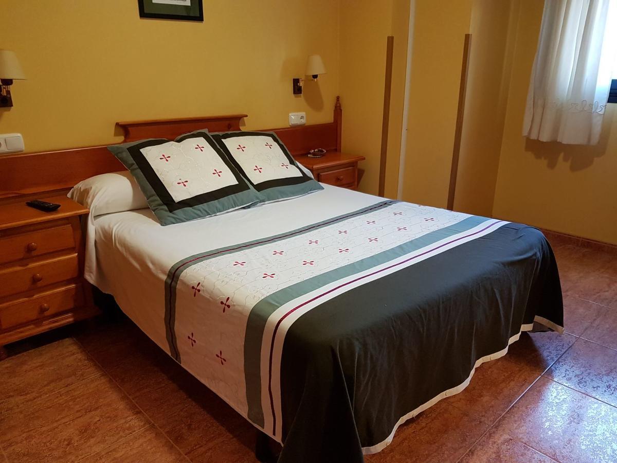Hostal Los Nogales Cangas De Narcea Ngoại thất bức ảnh