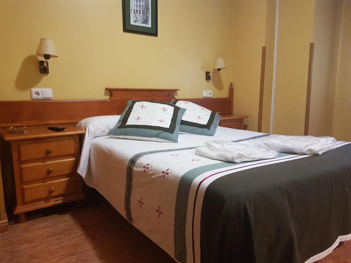 Hostal Los Nogales Cangas De Narcea Ngoại thất bức ảnh