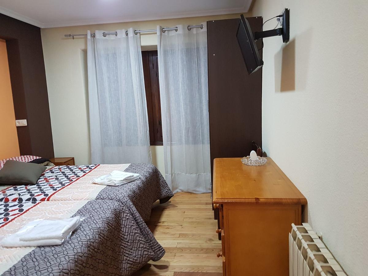 Hostal Los Nogales Cangas De Narcea Ngoại thất bức ảnh