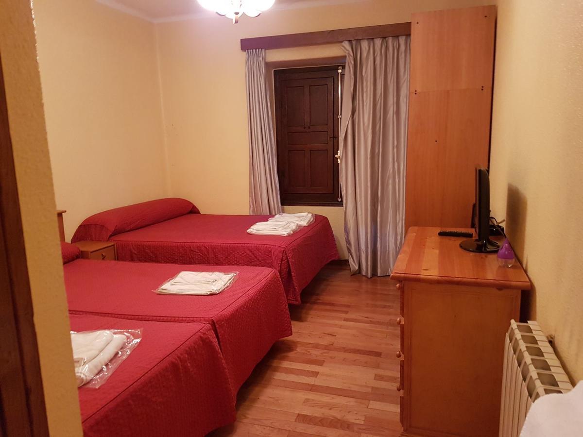 Hostal Los Nogales Cangas De Narcea Ngoại thất bức ảnh