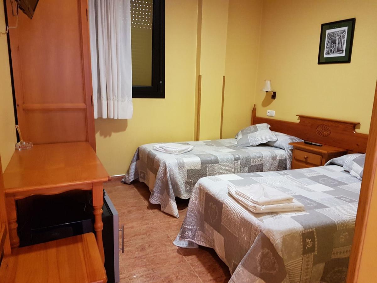 Hostal Los Nogales Cangas De Narcea Ngoại thất bức ảnh