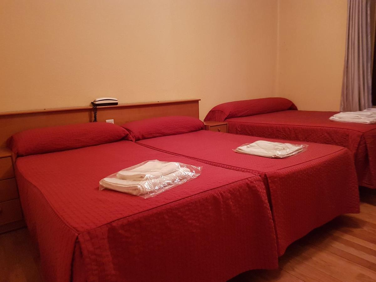 Hostal Los Nogales Cangas De Narcea Ngoại thất bức ảnh